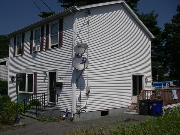 1638 Stafford Road Fall River, MA 02721 - Photo 3 of 16 Gallery Image 3
