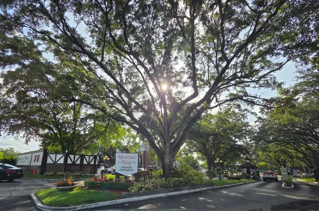 $1,800 | 3750 Inverrary Drive, Unit 2B, Lauderhill, FL 33319