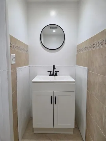 $1,800 | 3750 Inverrary Drive, Unit 2B, Lauderhill, FL 33319