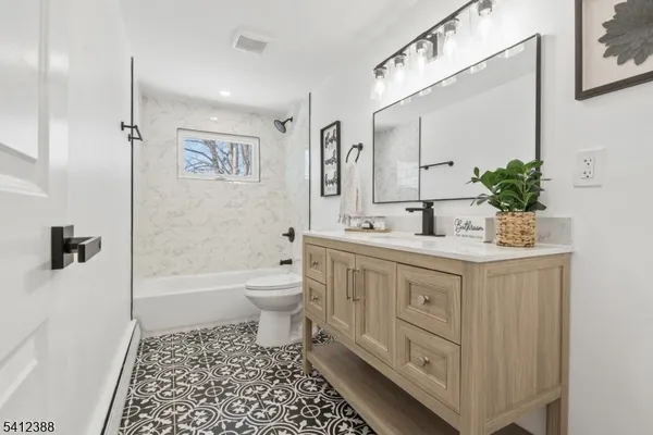 $639,900 | 37 Albert Drive, Sayreville, NJ 08879