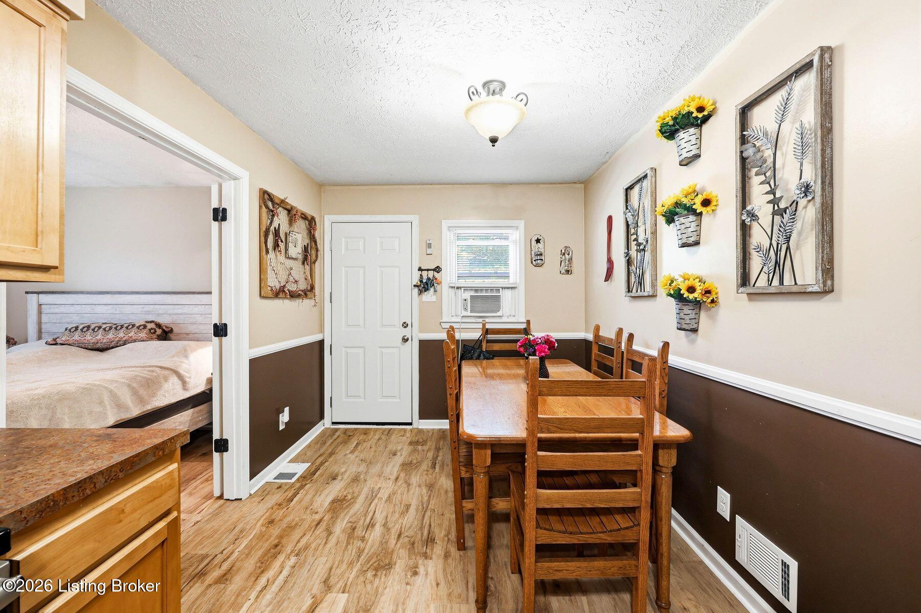 5404 Rayburn Road Louisville, KY 40272 - Photo 12 of 29 photo_online_011