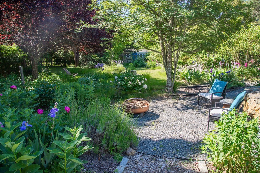 517 Lake Road Tiverton, RI 02878 - Photo 8 of 47