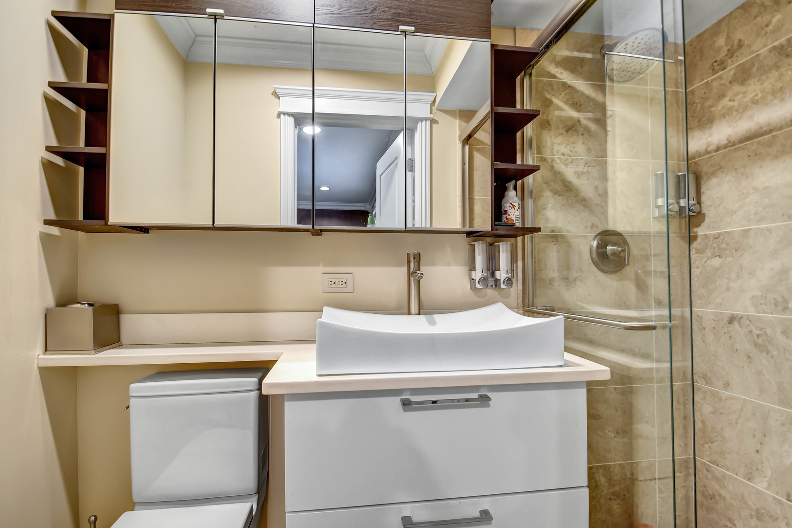 491 Old Surrey Road, Unit B Hinsdale, IL 60521 - Photo 13 of 18 a utility room with dryer and washer