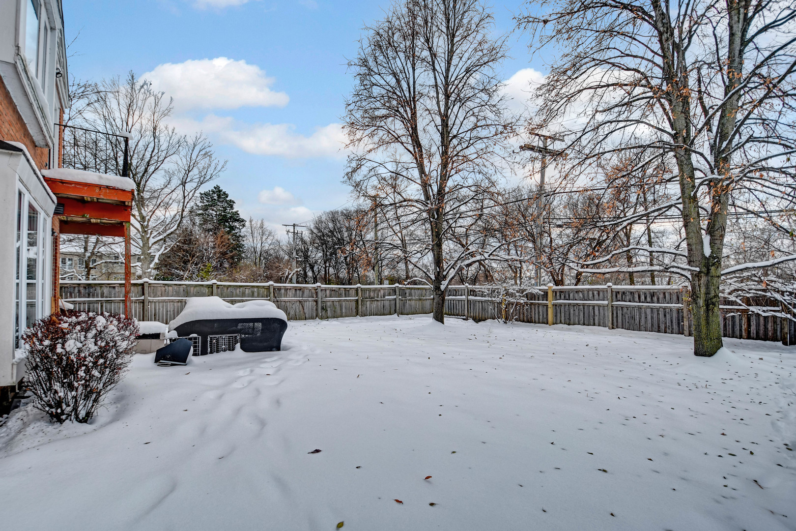 491 Old Surrey Road, Unit B Hinsdale, IL 60521 - Photo 18 of 18 an outdoor space with lots of trees