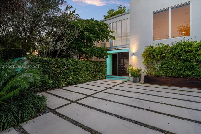 $4,500,000 | 6495 Southwest 85th Street, Miami, FL 33143