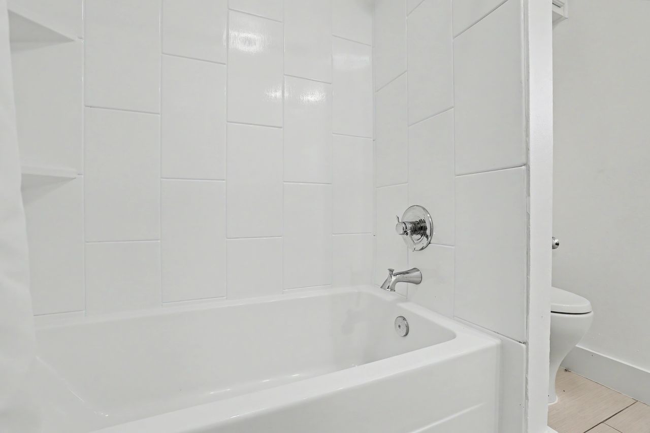 6903 Ardath Street Austin, TX 78757 - Photo 29 of 40 Full bath featuring toilet and shower / bathtub combination