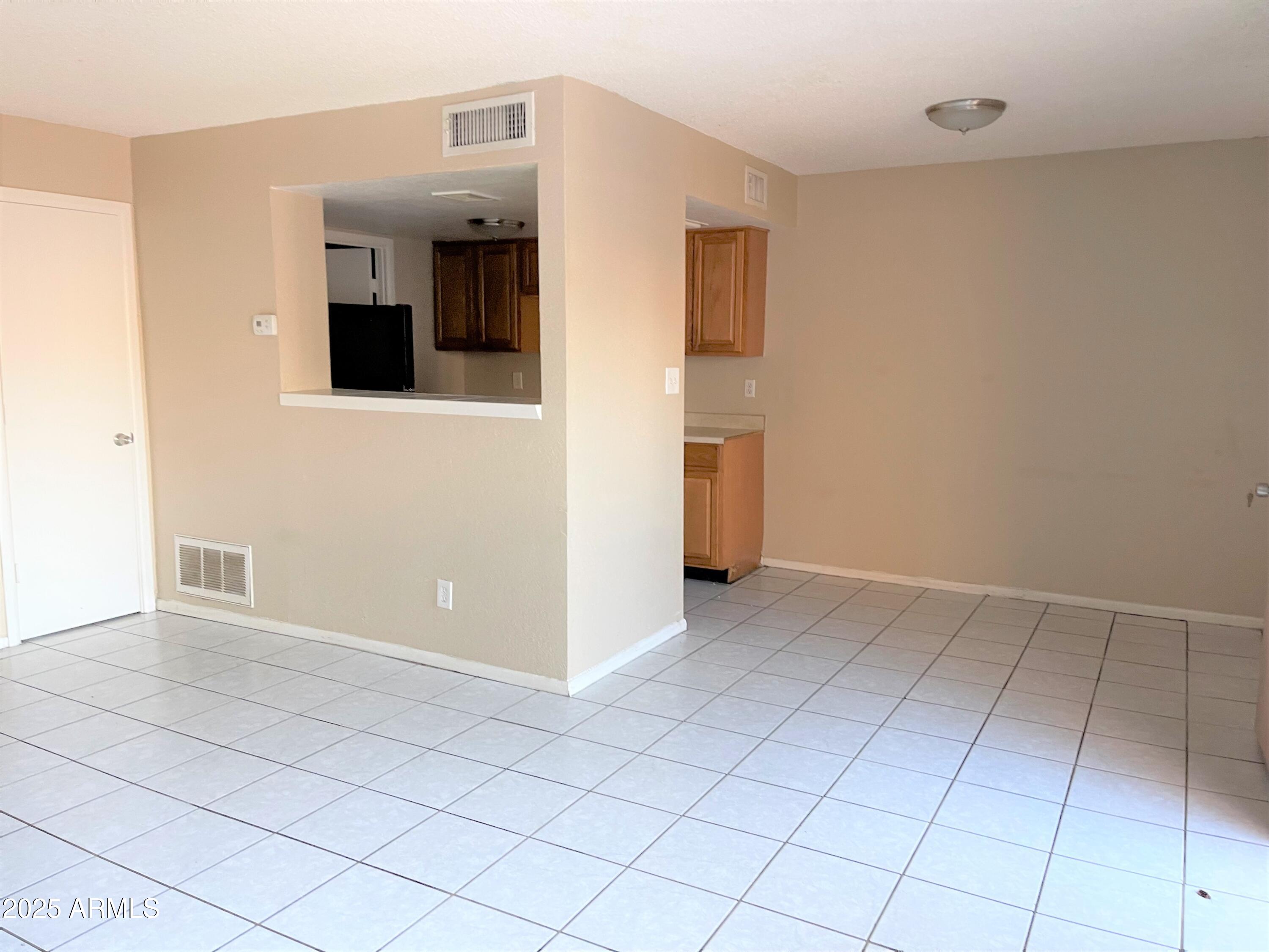 4514 East Riverside Street Phoenix, AZ 85040 - Photo 3 of 12 IMG_8558