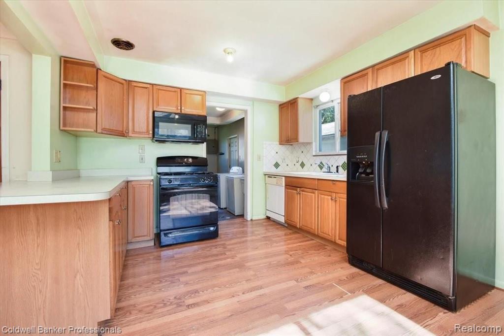 19829 East 8 Mile Road St. Clair Shores, MI 48080 - Photo 9 of 28