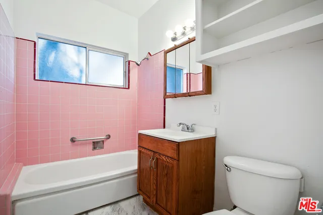 $3,650 | 941 North San Vicente Boulevard, Unit 11, West Hollywood, CA 90069