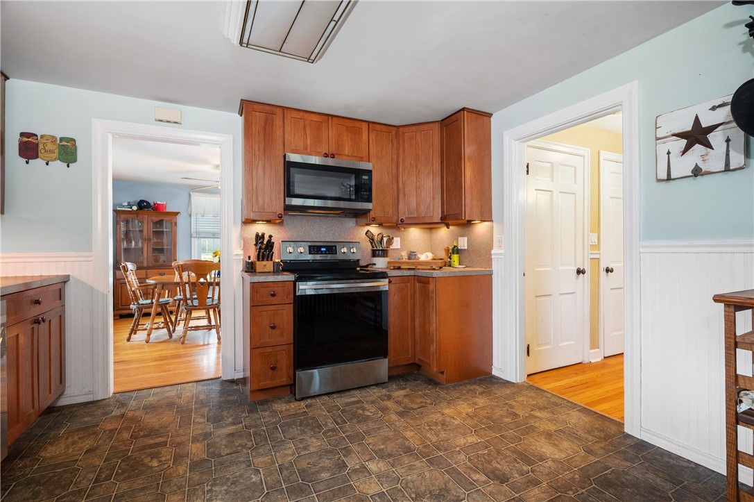 1261 Putnam Pike Glocester, RI 02814 - Photo 11 of 25