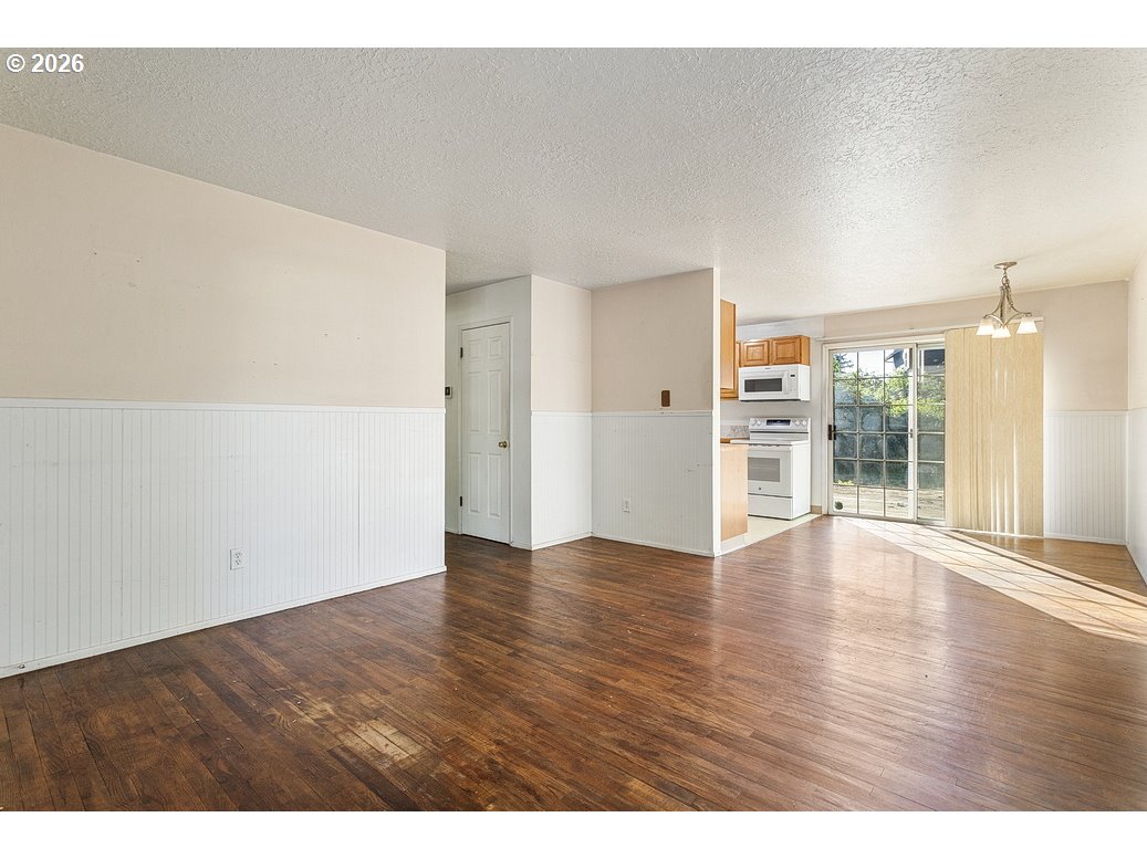 3301 Southeast 175th Place Portland, OR 97236 - Photo 9 of 34