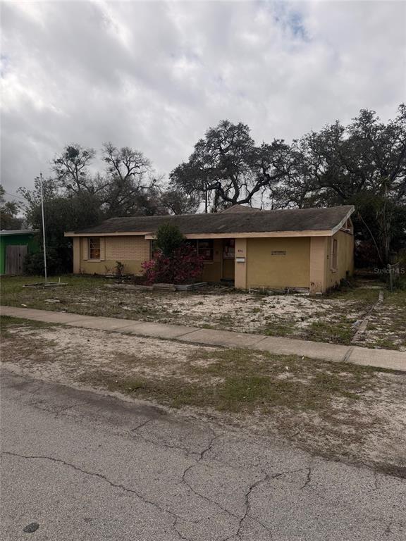 830 Berkshire Road Daytona Beach, FL 32117 - Photo 2 of 9 a view of a house with a yard