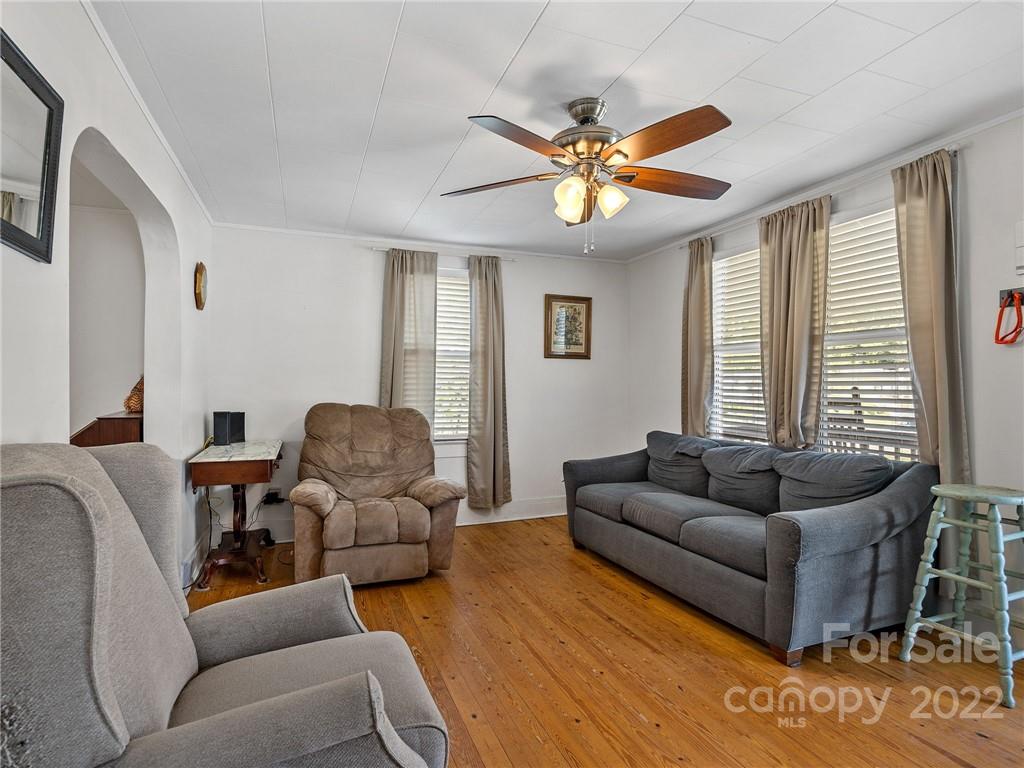 671 North Trade Street Tryon, NC 28782 - Photo 9 of 34 Gallery Image 9