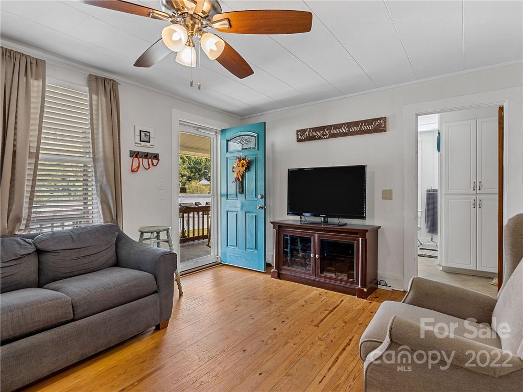 671 North Trade Street Tryon, NC 28782 - Photo 10 of 34 Gallery Image 10
