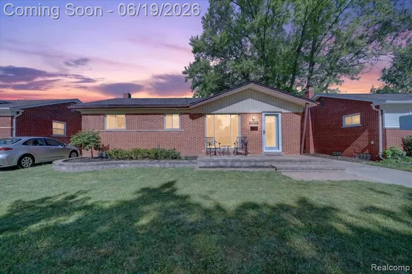 $285,000 | 29385 Spoon Avenue, Madison Heights, MI 48071