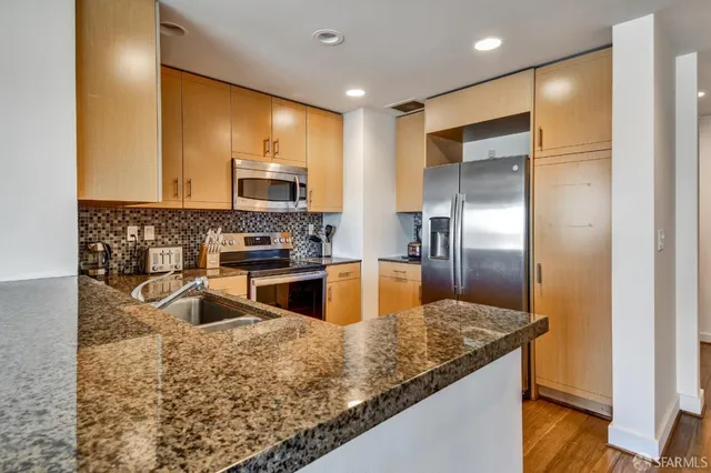 $5,850 | 255 Berry Street, Unit 703, San Francisco, CA 94158