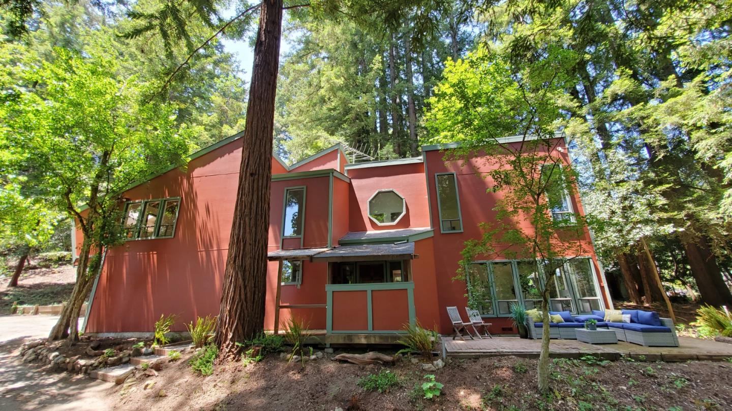 22540 Echo Drive Los Gatos, CA 95033 - Photo 1 of 41 a view of a street sign under a large tree