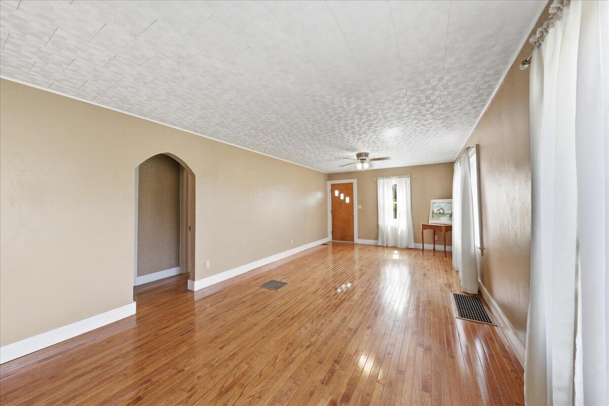 2955 Mechanicsburg Road Springfield, OH 45503 - Photo 5 of 55 22-Living