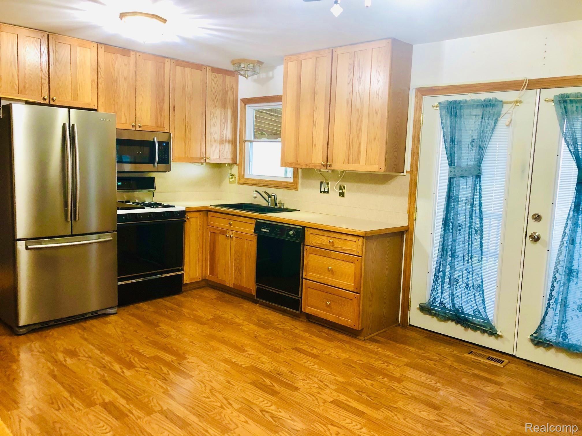 4900 Ohara Road Carleton, MI 48117 - Photo 5 of 20 o kitchen.jpg