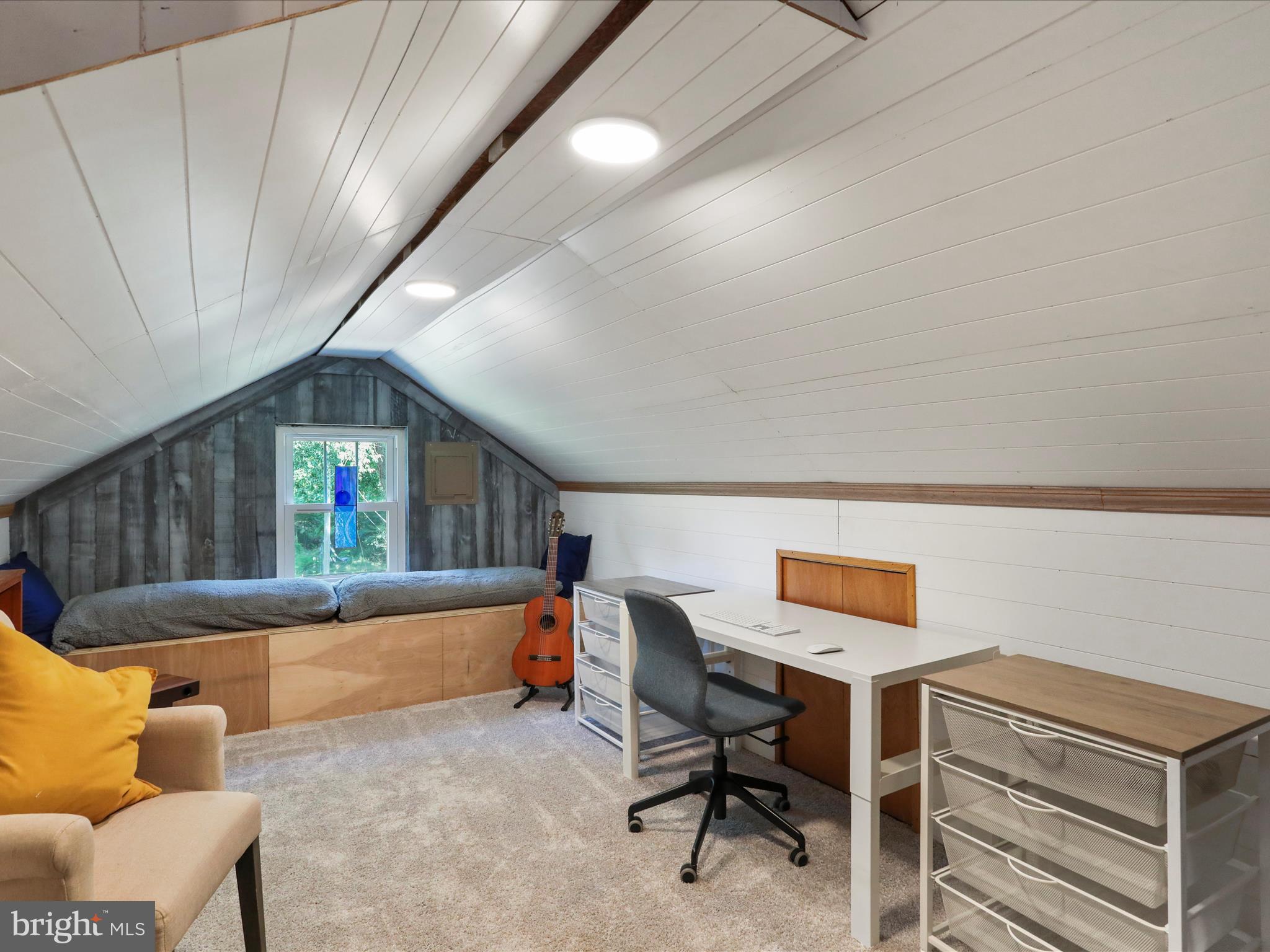 6927 Kellys Store Road Thurmont, MD 21788 - Photo 16 of 42 a living room with furniture and a window