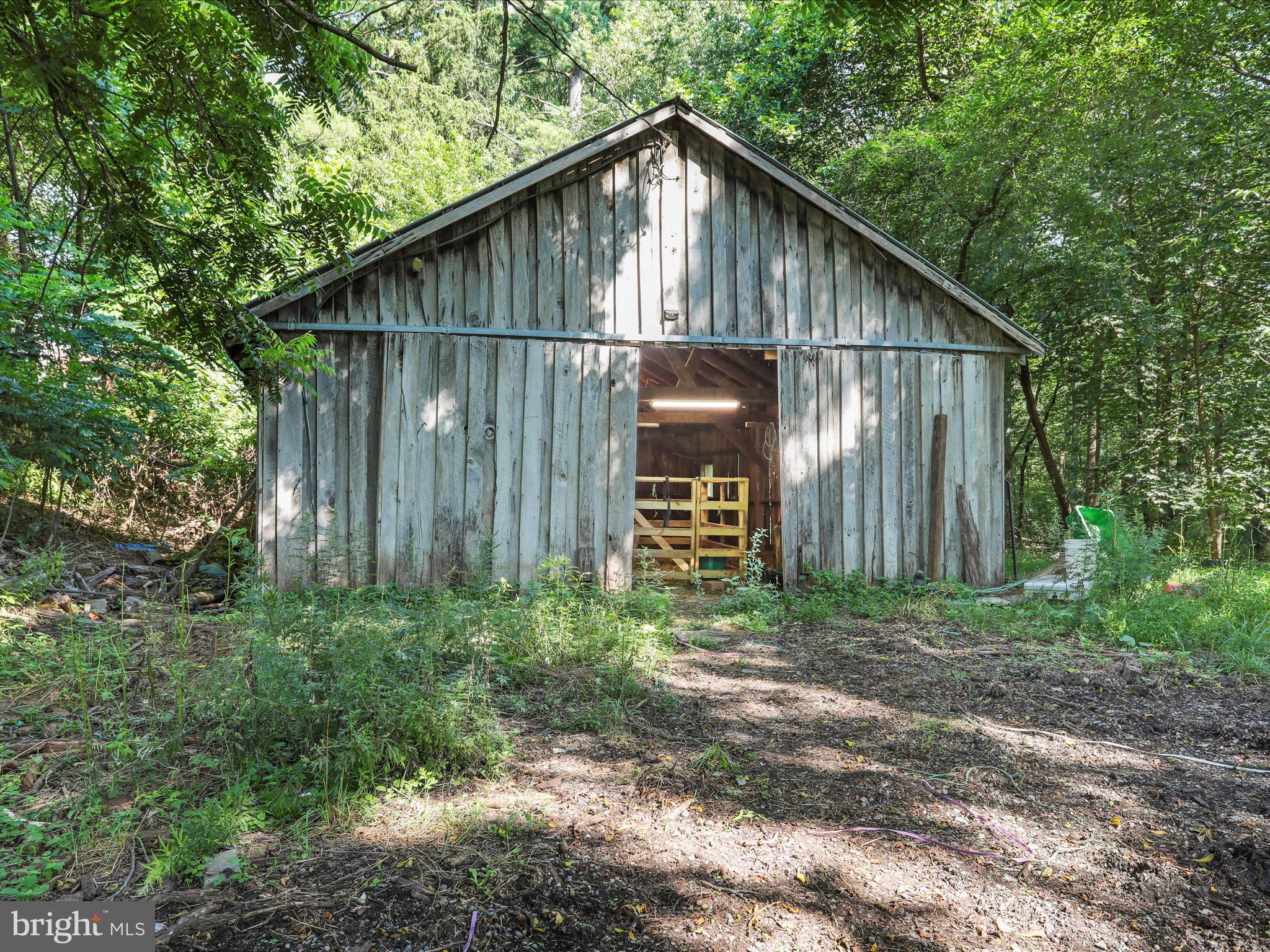 6927 Kellys Store Road Thurmont, MD 21788 - Photo 33 of 42 a backyard of a house with lots of green space