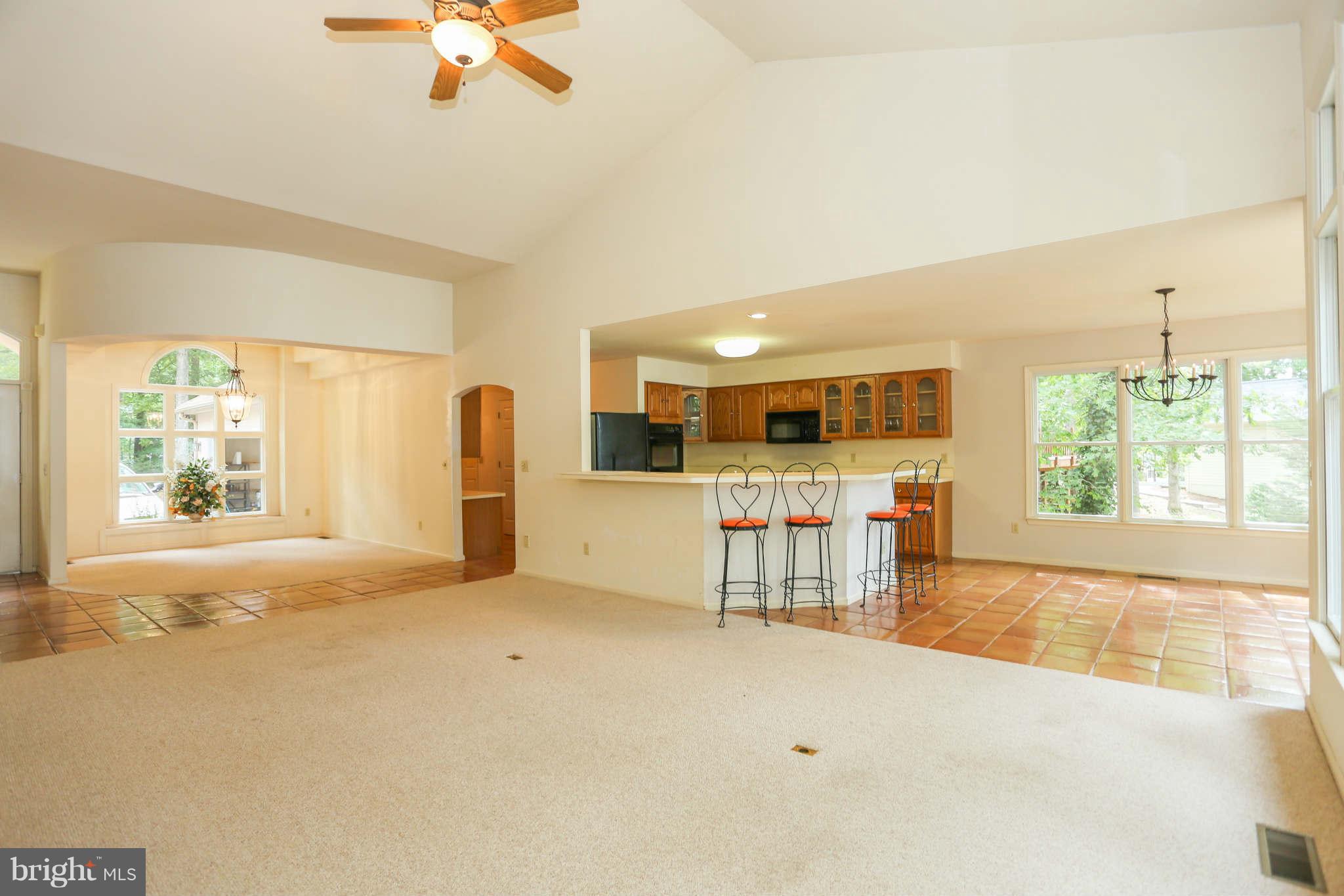 120 Skyline Road Locust Grove, VA 22508 - Photo 4 of 25 Living Room