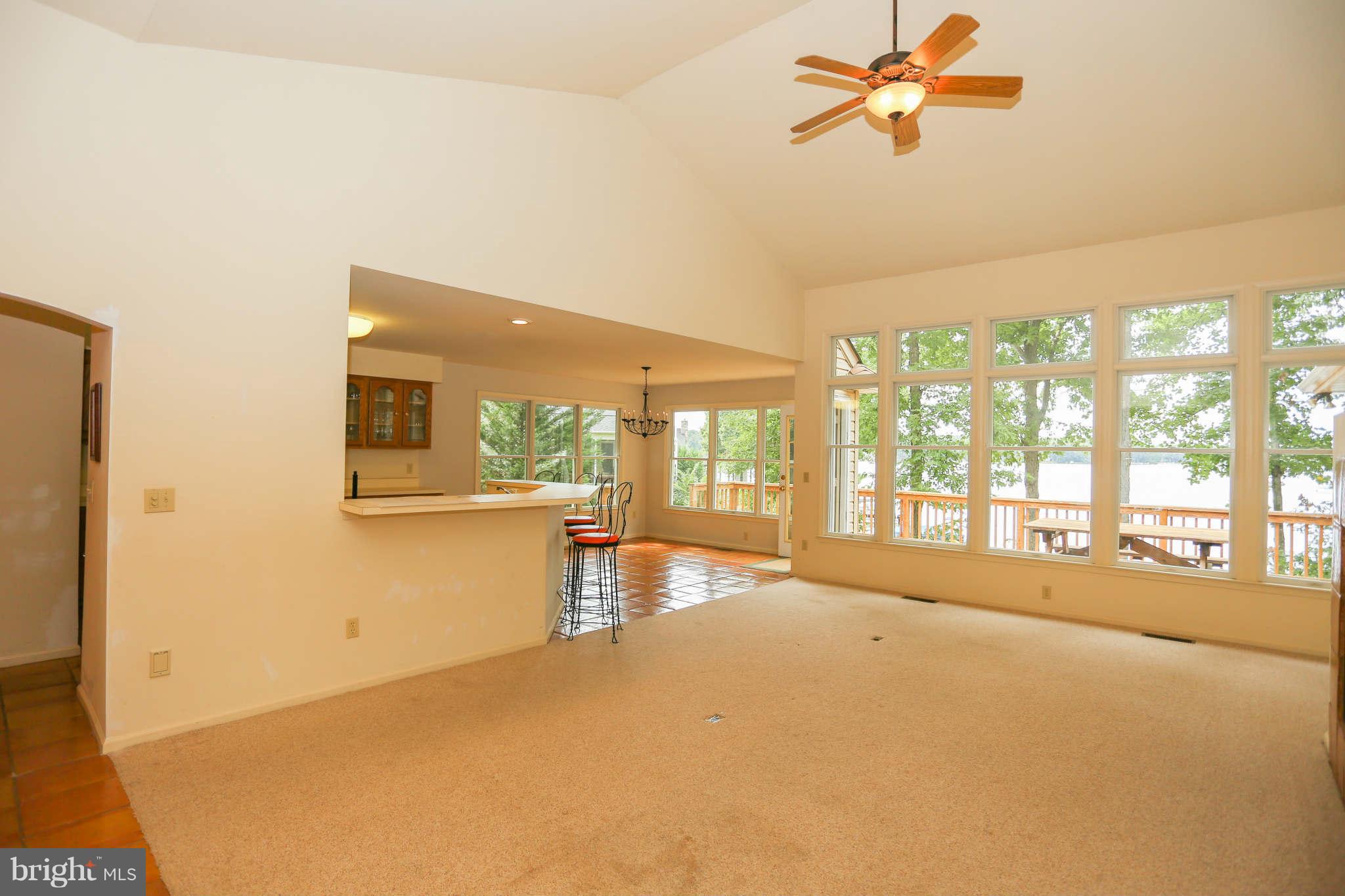 120 Skyline Road Locust Grove, VA 22508 - Photo 5 of 25 Living Room