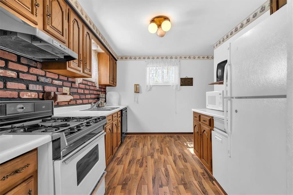 1602 Hollyrood Road Pittsburgh, PA 15227 - Photo 11 of 41 Gallery Image 11