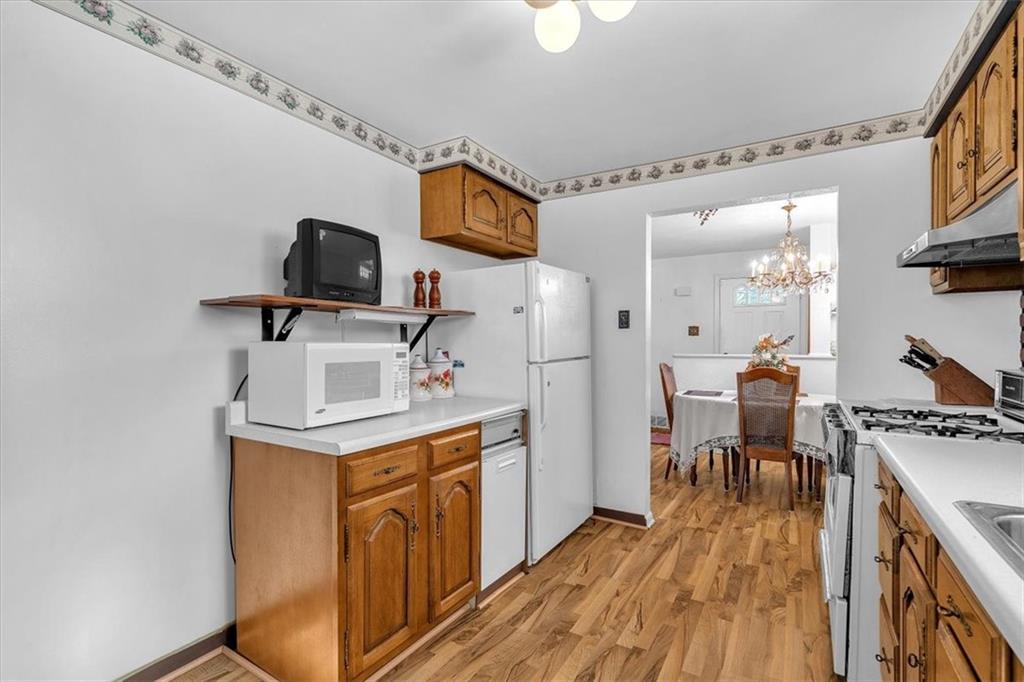 1602 Hollyrood Road Pittsburgh, PA 15227 - Photo 12 of 41 Gallery Image 12