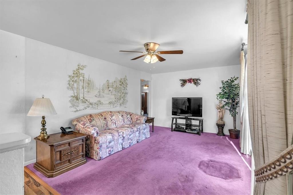 1602 Hollyrood Road Pittsburgh, PA 15227 - Photo 4 of 41 Gallery Image 4
