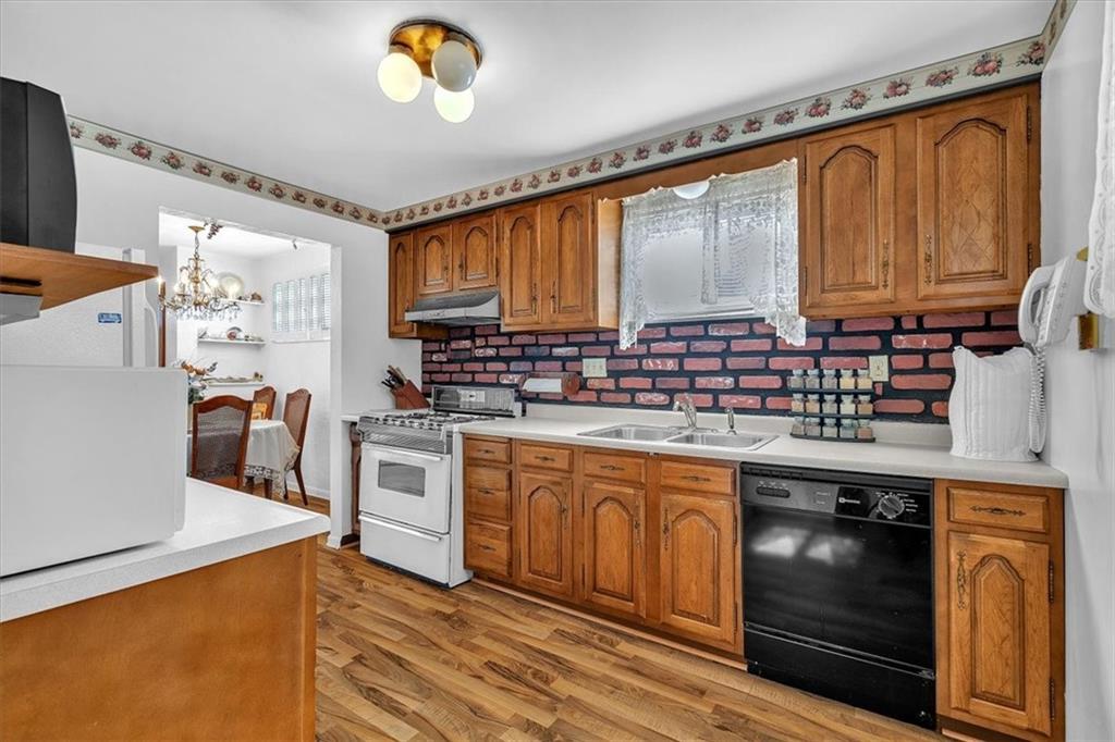 1602 Hollyrood Road Pittsburgh, PA 15227 - Photo 9 of 41 Gallery Image 9