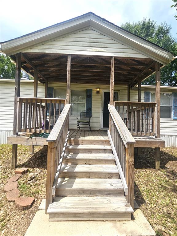 12910 Springhaven Drive Keithville, LA 71047 - Photo 4 of 33 Covered front porch and staircase