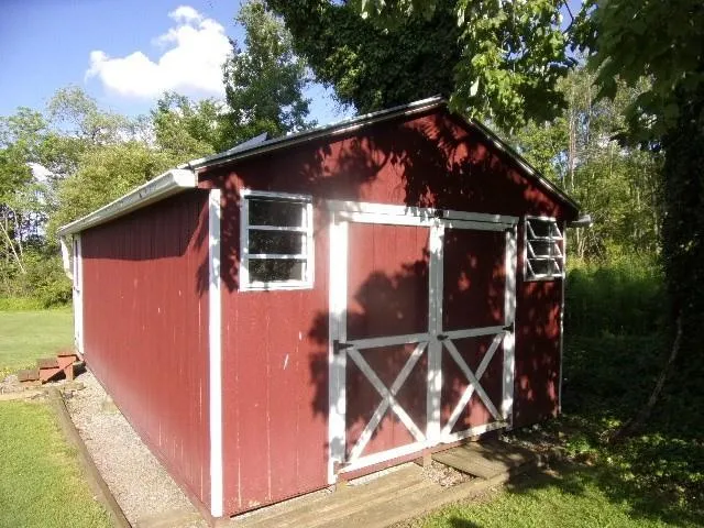 a view of yard with green space