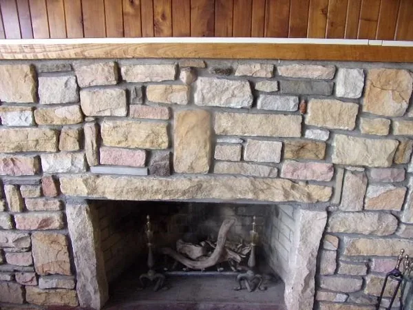 a view of gallery with hallway