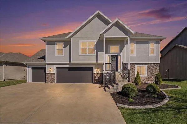 $434,900 | 12400 Parkview Avenue, Kansas City, KS 66109