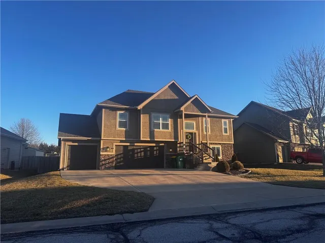 $445,000 | 12400 Parkview Avenue, Kansas City, KS 66109