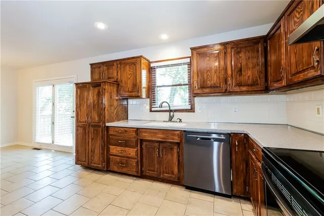 $2,585 | 1321 Northeast Quail Walk Drive, Blue Springs, MO 64014