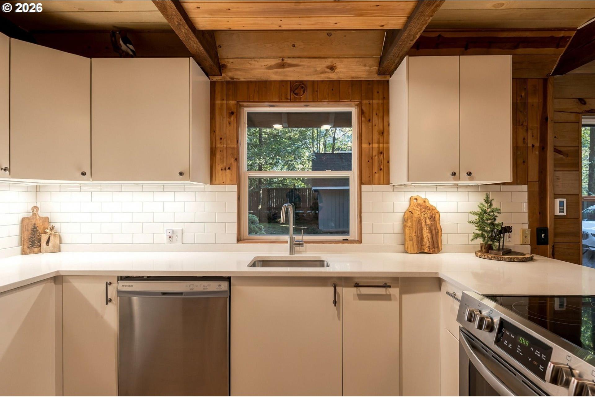 27730 East John Lake Road Rhododendron, OR 97049 - Photo 12 of 45 Gallery Image 12