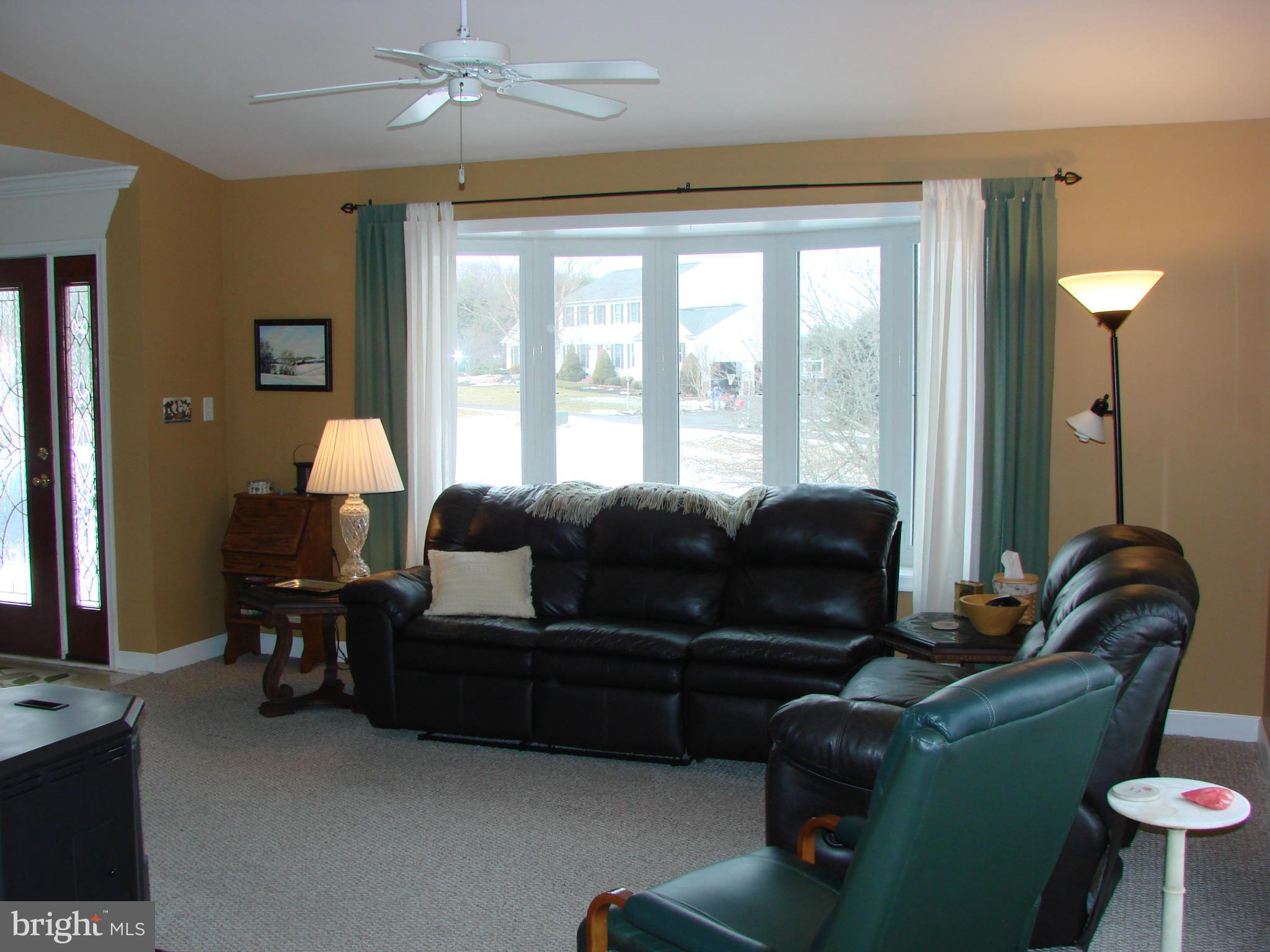 3198 Old York Road White Hall, MD 21161 - Photo 3 of 16 Living Room