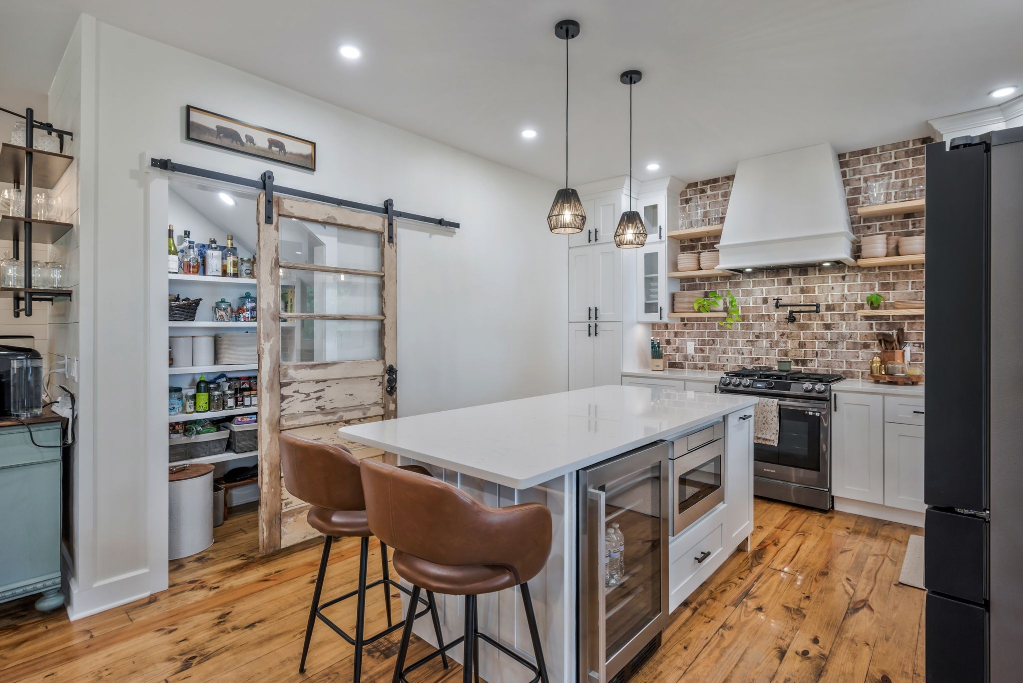 1006 Cherokee Trail Springfield, TN 37172 - Photo 11 of 49 a kitchen that has a table and chairs in it