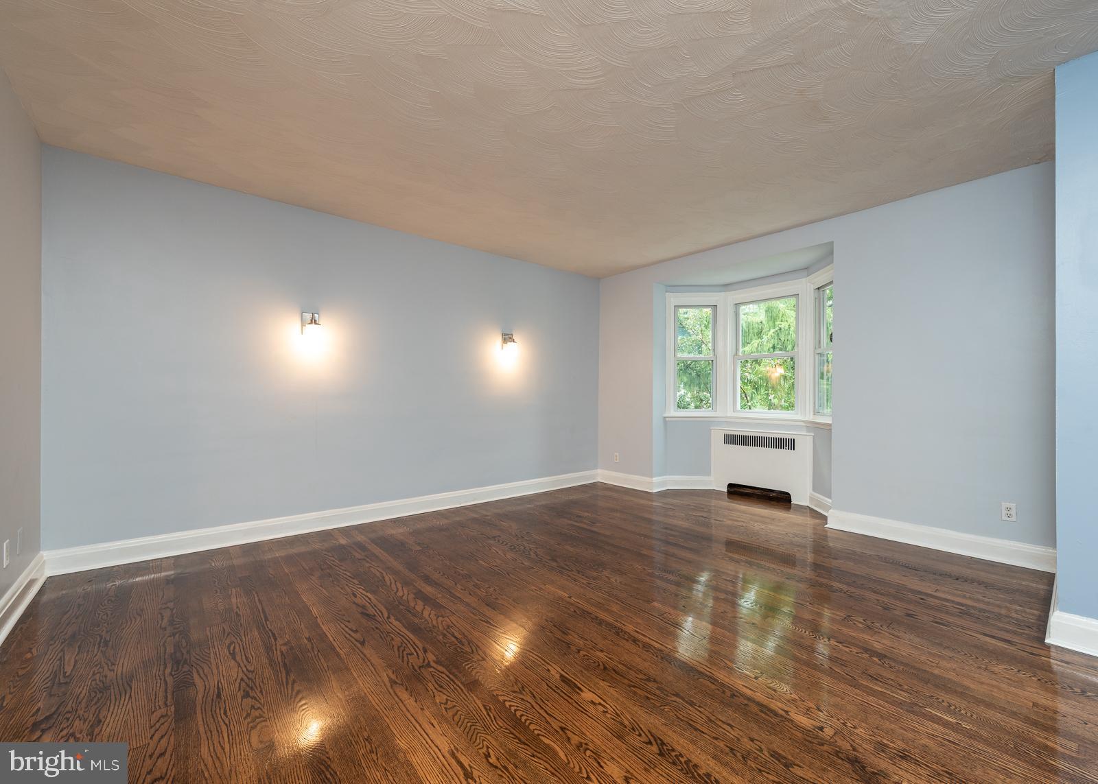 1508 Roundhill Road Baltimore, MD 21218 - Photo 2 of 23 Living Room