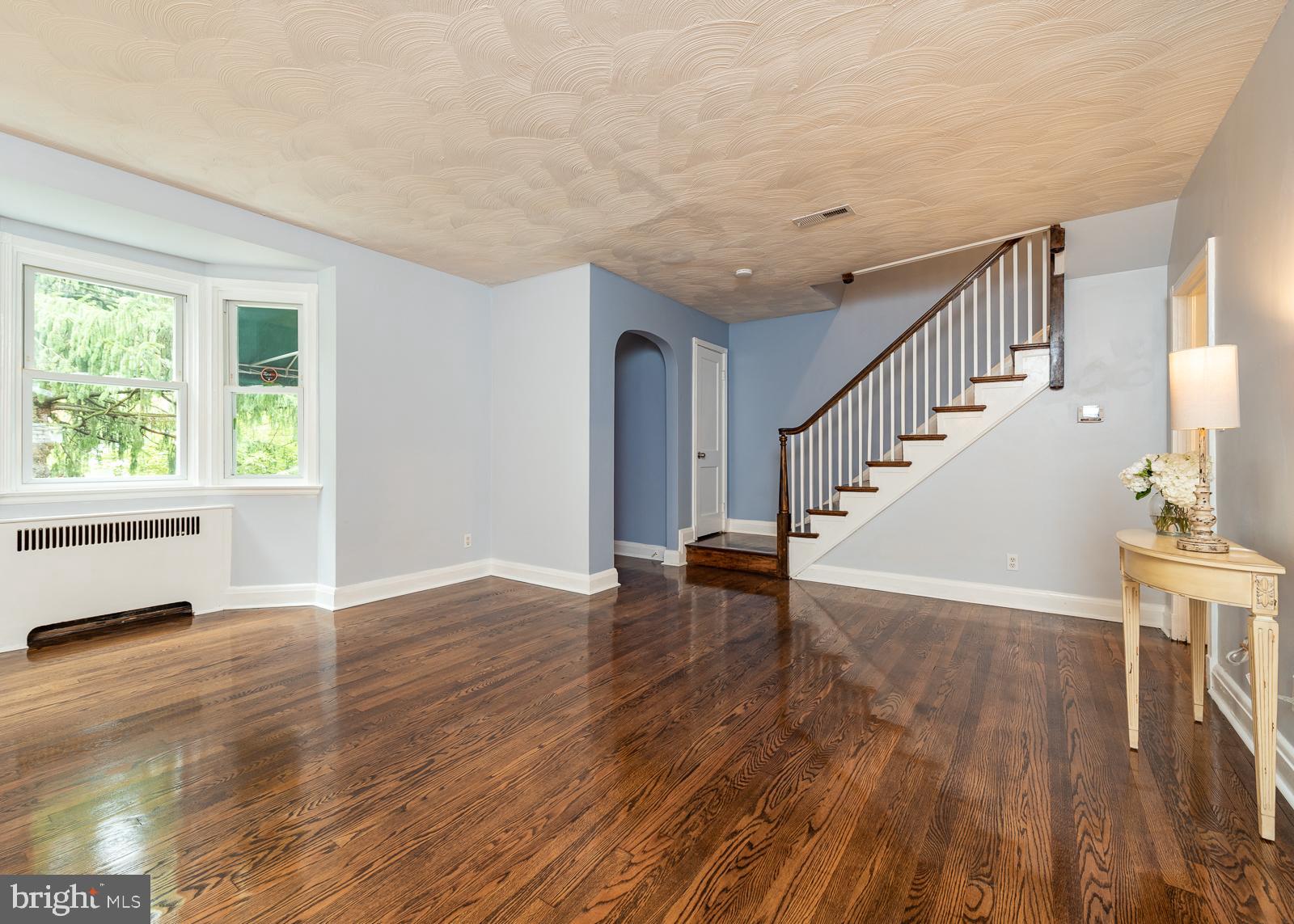 1508 Roundhill Road Baltimore, MD 21218 - Photo 3 of 23 Living Room
