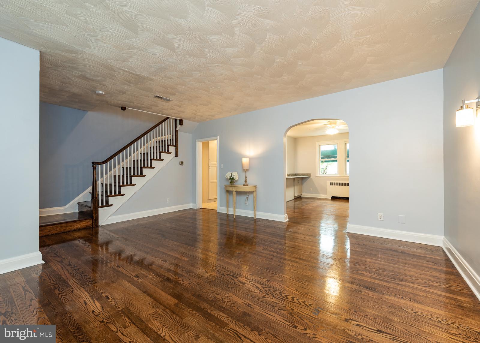 1508 Roundhill Road Baltimore, MD 21218 - Photo 4 of 23 Living Room