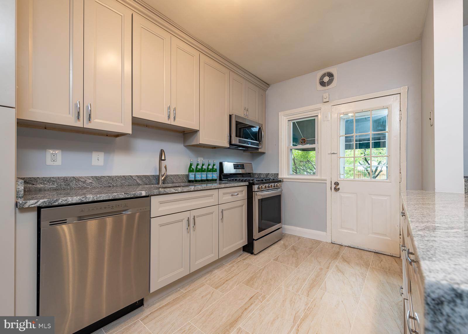 1508 Roundhill Road Baltimore, MD 21218 - Photo 7 of 23 Kitchen