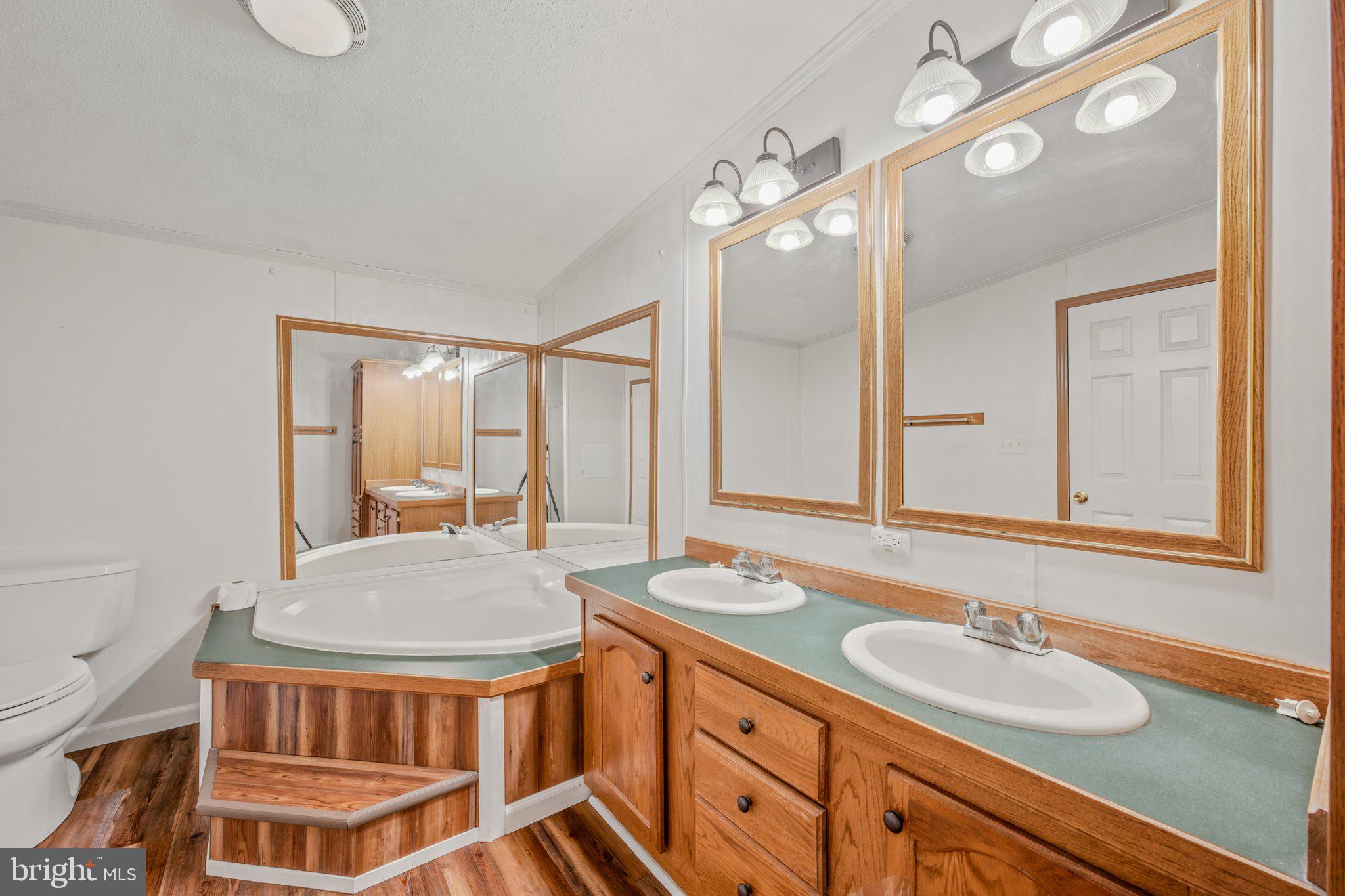 193 Co Rte 9/15 Berkeley Springs, WV 25411 - Photo 18 of 32 Primary Bathroom