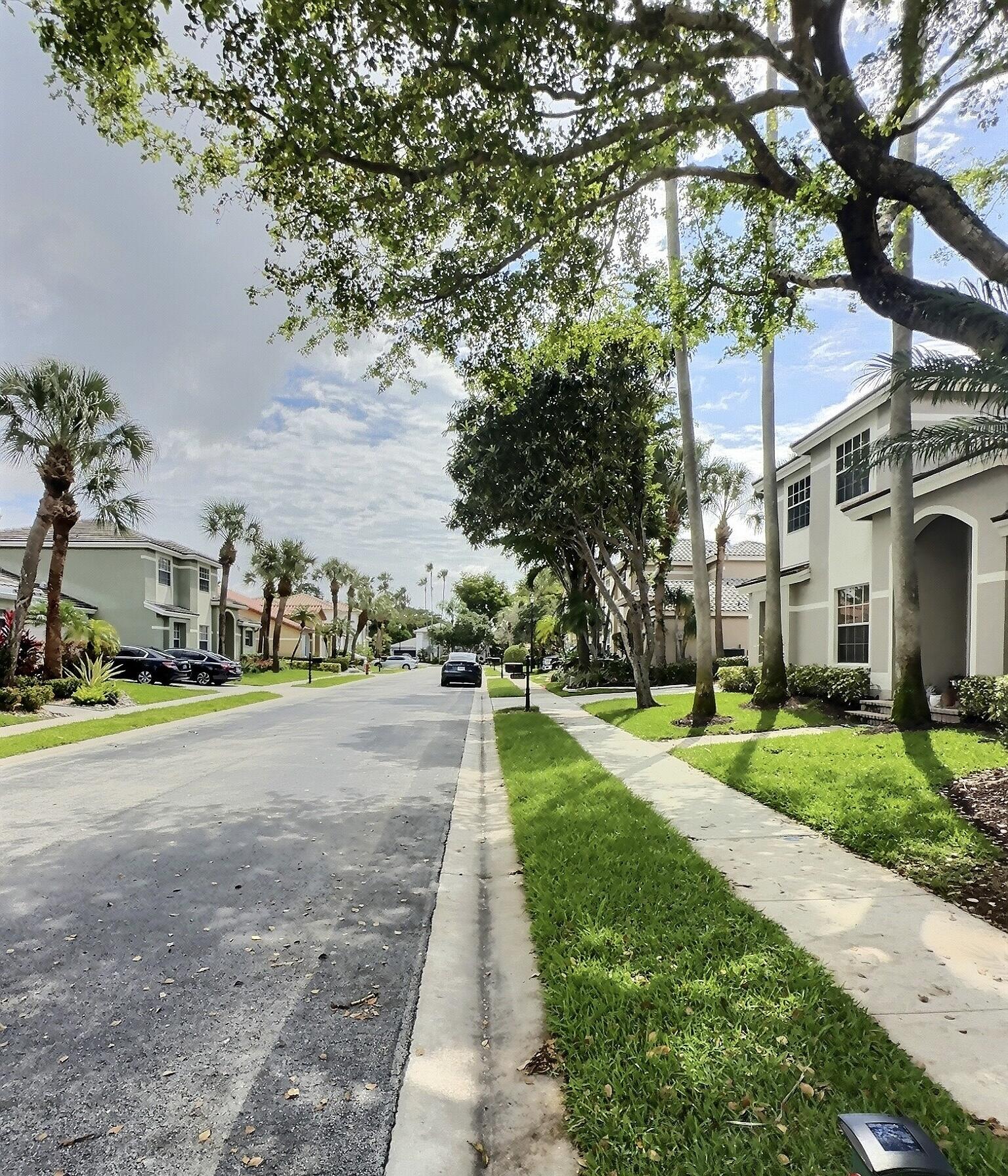 10610 Bexley Boulevard Boca Raton, FL 33428 - Photo 2 of 25 393B5275-6715-441C-AB8A-F3B951AAF14C