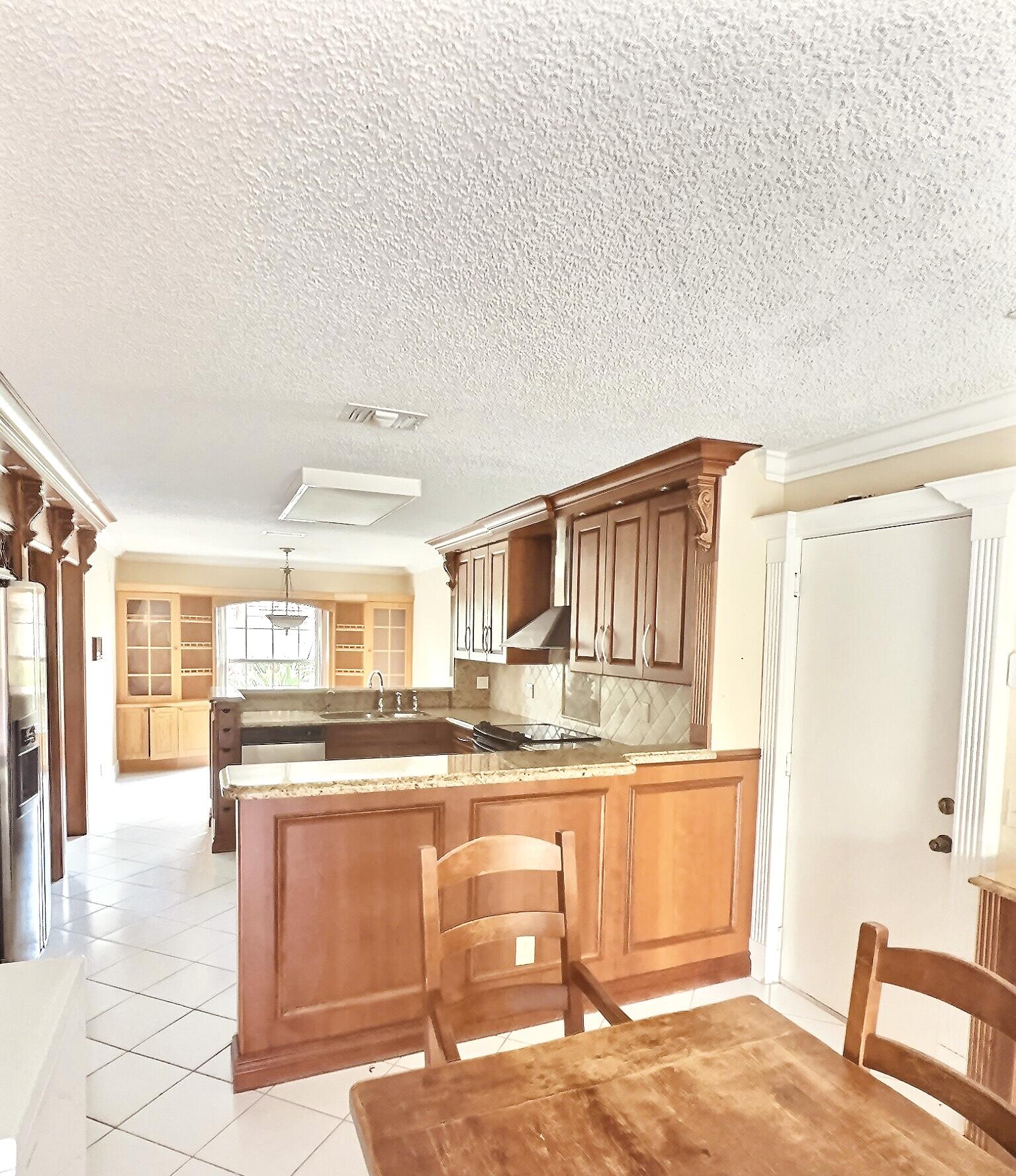 10610 Bexley Boulevard Boca Raton, FL 33428 - Photo 8 of 25 317FDB84-3805-4079-9D03-40932E4A468F