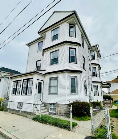 $1,850 | 60 Murray Street, Unit 3, Fall River, MA 02720