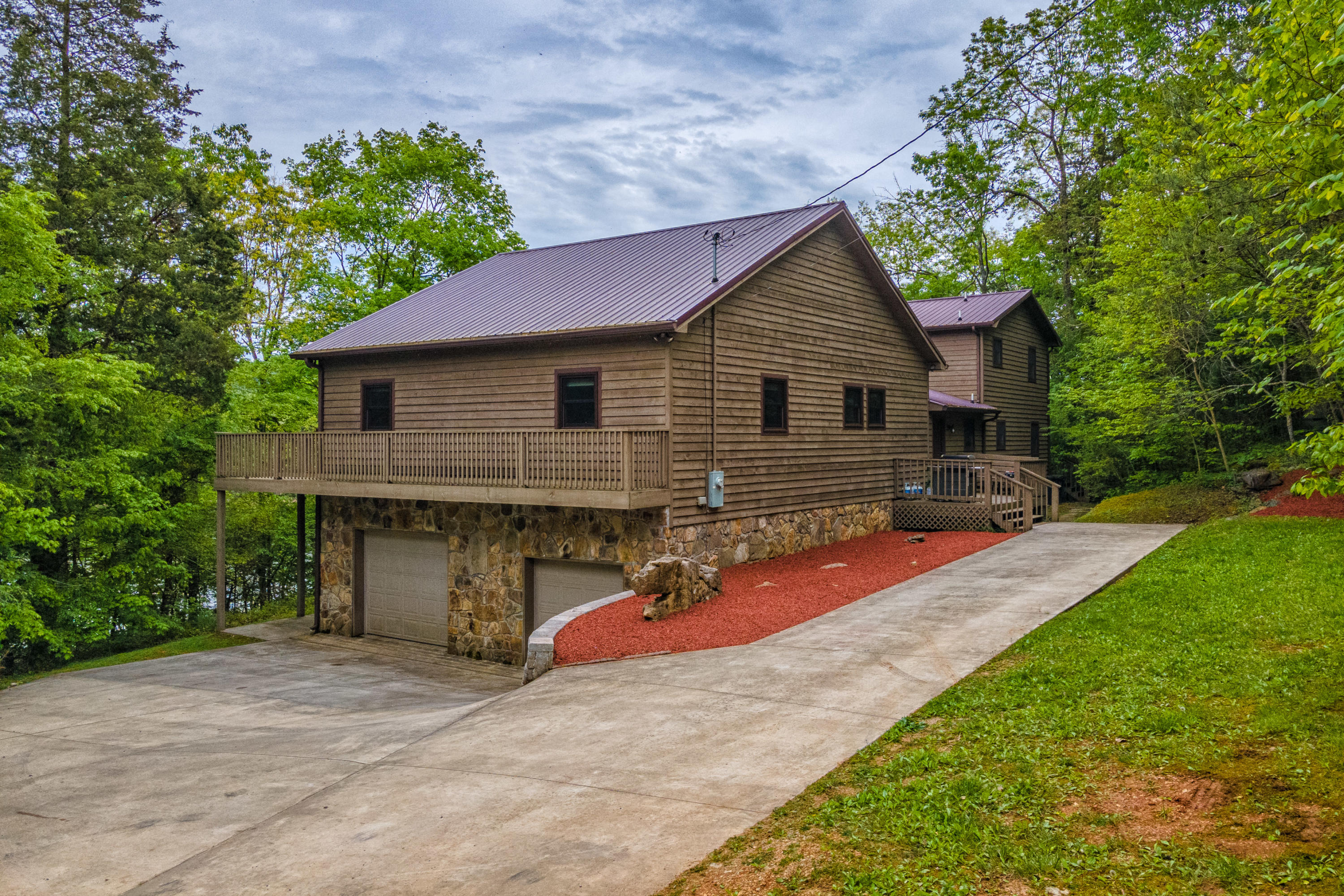 943 East Norris Point Road La Follette, TN 37766 - Photo 5 of 36 Side /Back view