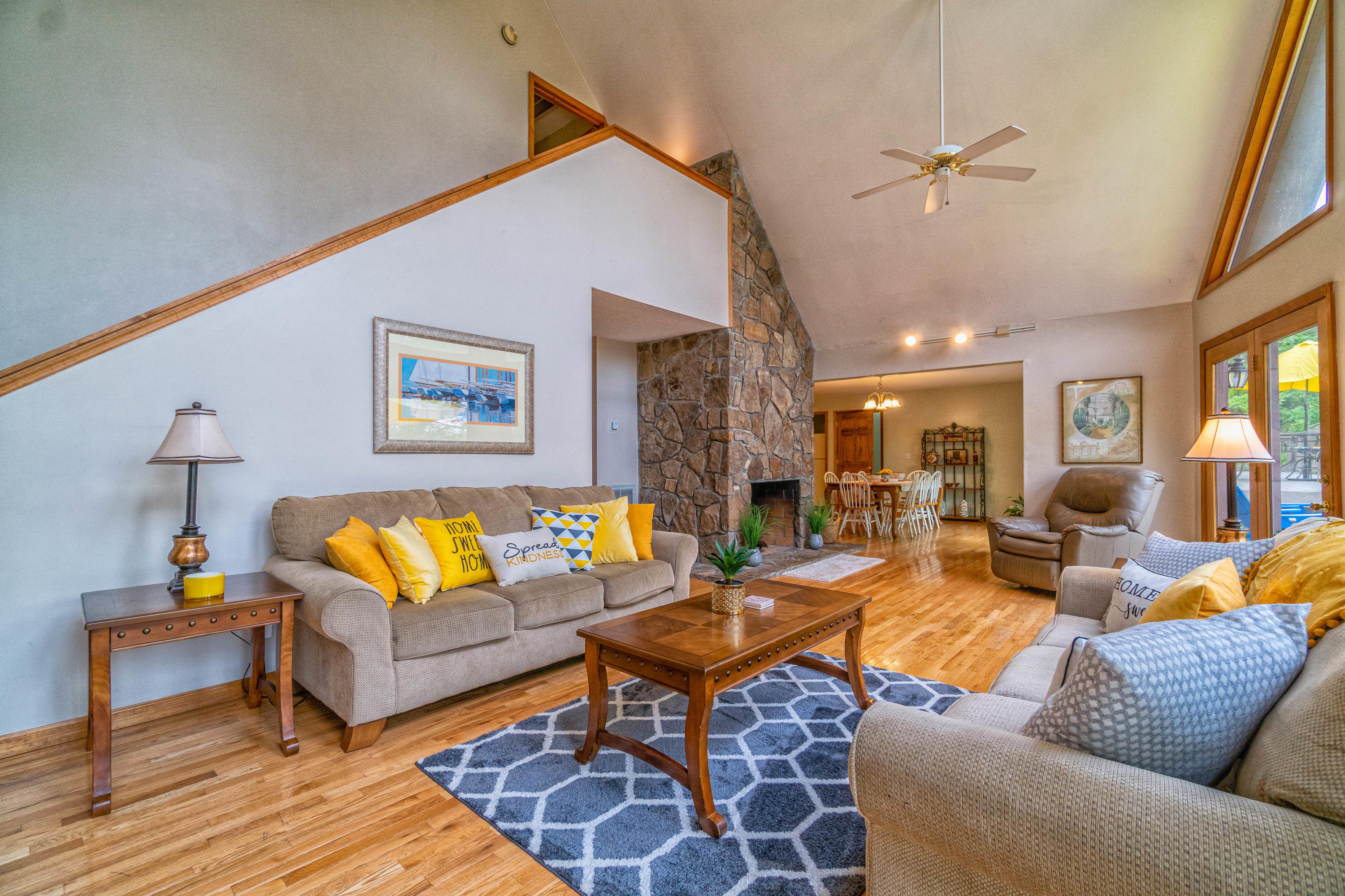 943 East Norris Point Road La Follette, TN 37766 - Photo 9 of 36 Great room